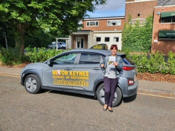 Congratulations to Dagmara Lakomiec who passed her Test Today Tuesday 28th June 2022 at Bletchley test centre. Enjoy your driving in your Land Rover. All the best from mark and the team at MKSOM #drivinglessons #drivinglessonsmiltonkeynes #automaticdrivinglessons #femaledrivinginstructor #electricdrivingschool.